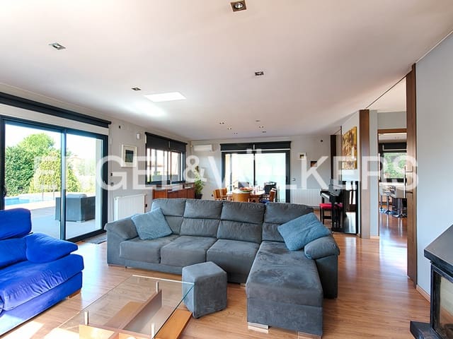 4 bedroom Villa for sale in Peralada with pool garage - € 1,365,000 (Ref: 9005627)