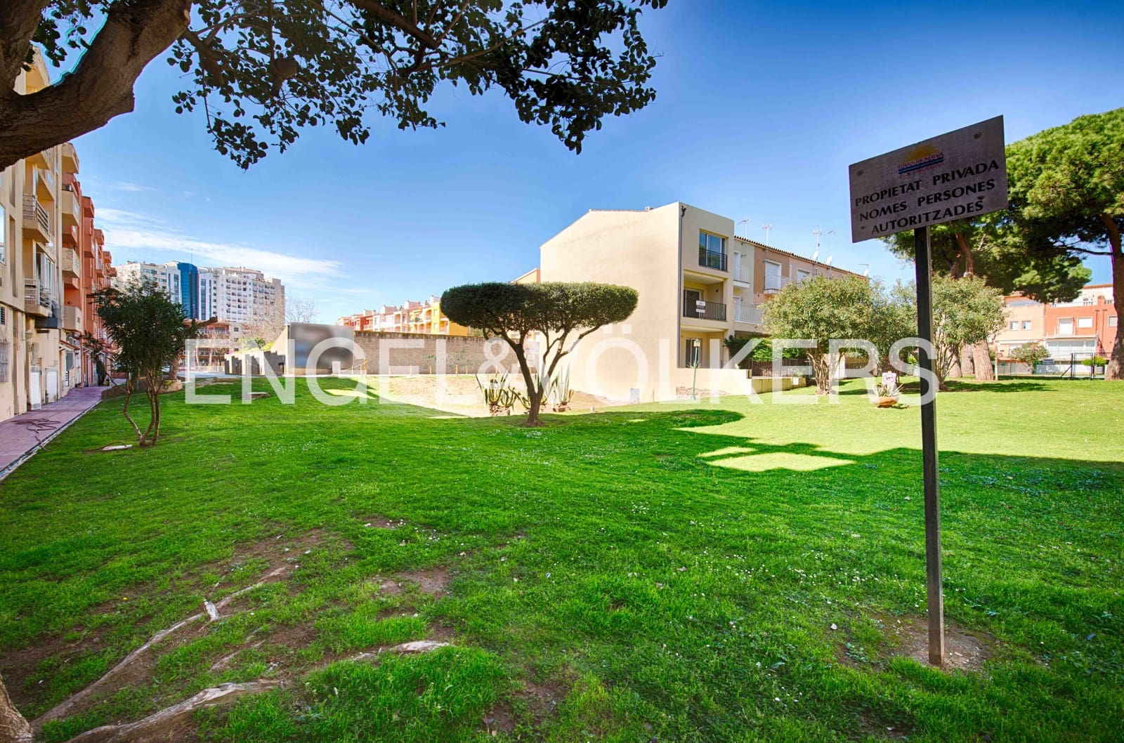 Grunde uden byggetilladelser til salg i Empuriabrava - € 90.000 (Ref: 9005629)