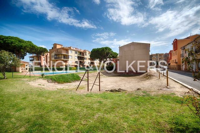 Rakentamaton maa myytävänä paikassa Empuriabrava, Castelló d'Empúries - 90 000 € (Ref: 9005629)