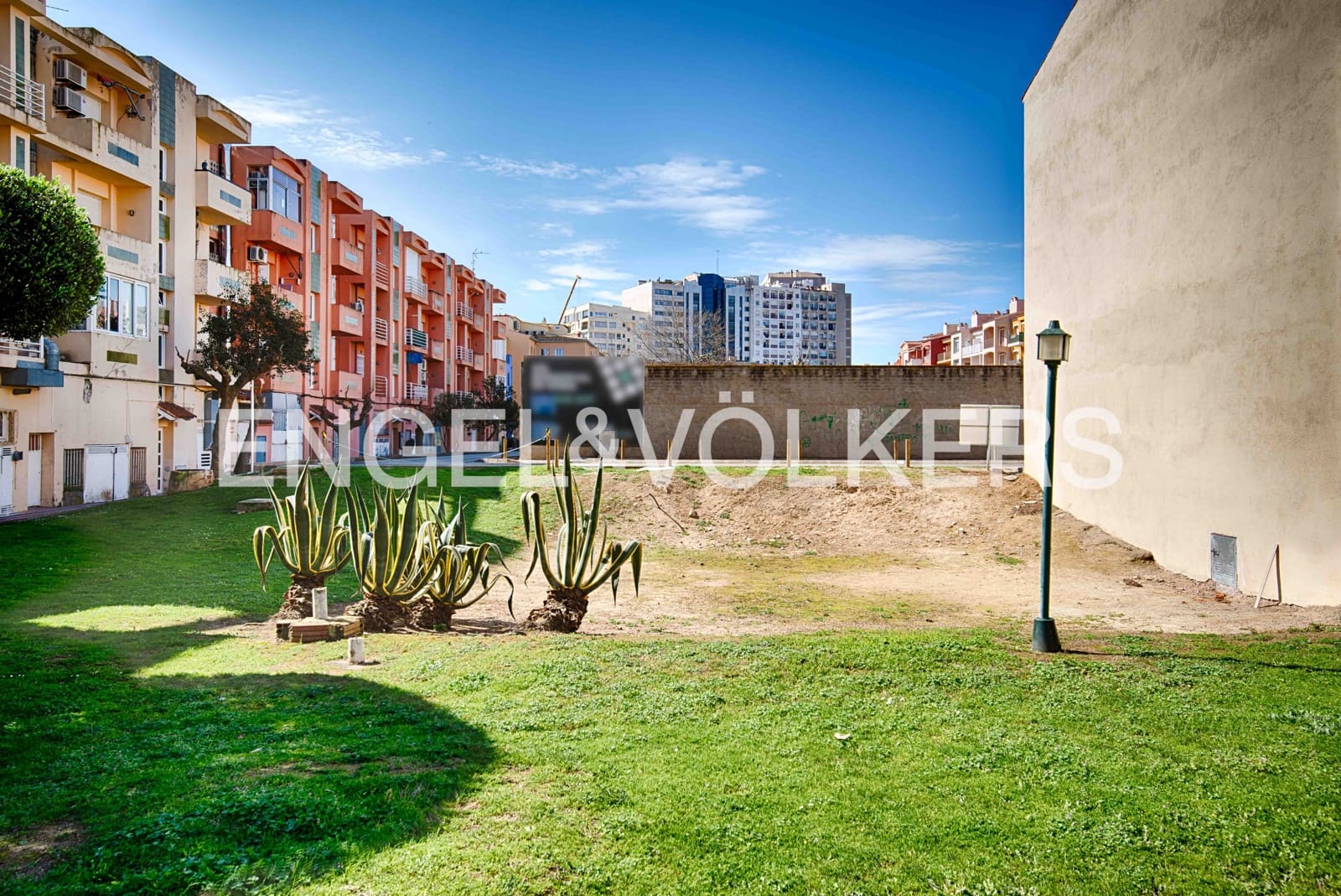 Grunde uden byggetilladelser til salg i Empuriabrava - € 720.000 (Ref: 9005631)