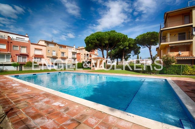 Rakentamaton maa myytävänä paikassa Empuriabrava, Castelló d'Empúries - 720 000 € (Ref: 9005631)