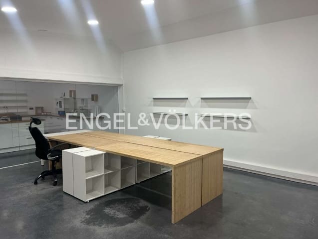 Erhverv til salg i Avinyonet de Puigventós med garage - € 550.000 (Ref: 9005632)