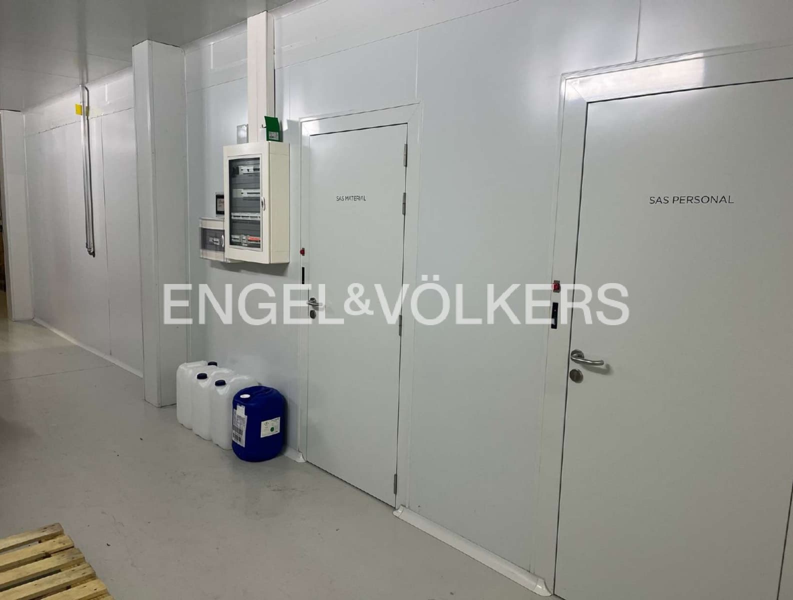 Erhverv til salg i Avinyonet de Puigventos med garage - € 550.000 (Ref: 9005632)