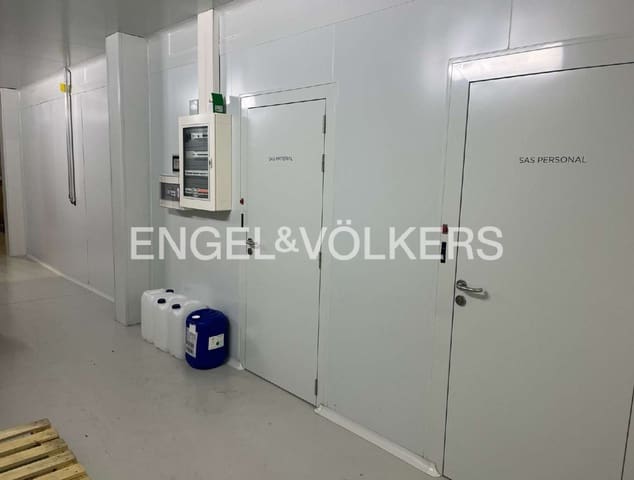 Erhverv til salg i Avinyonet de Puigventós med garage - € 550.000 (Ref: 9005632)