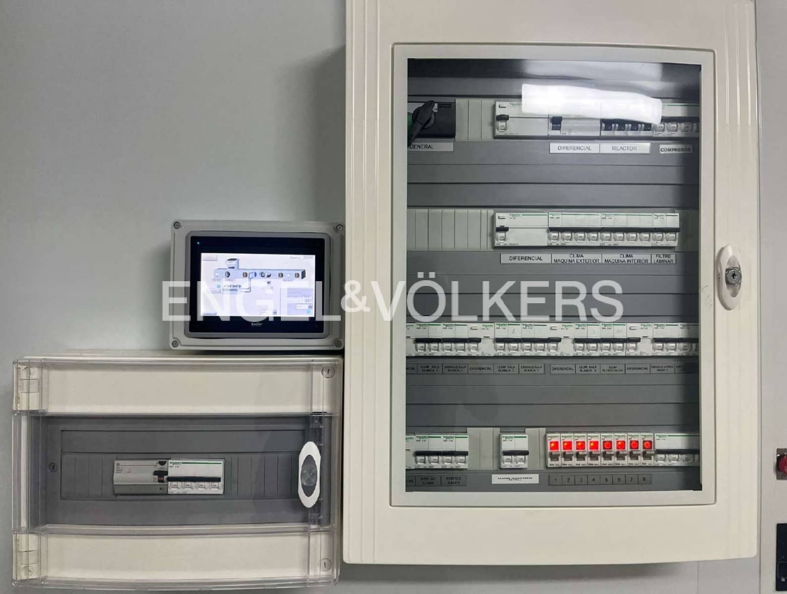 Erhverv til salg i Avinyonet de Puigventos med garage - € 550.000 (Ref: 9005632)