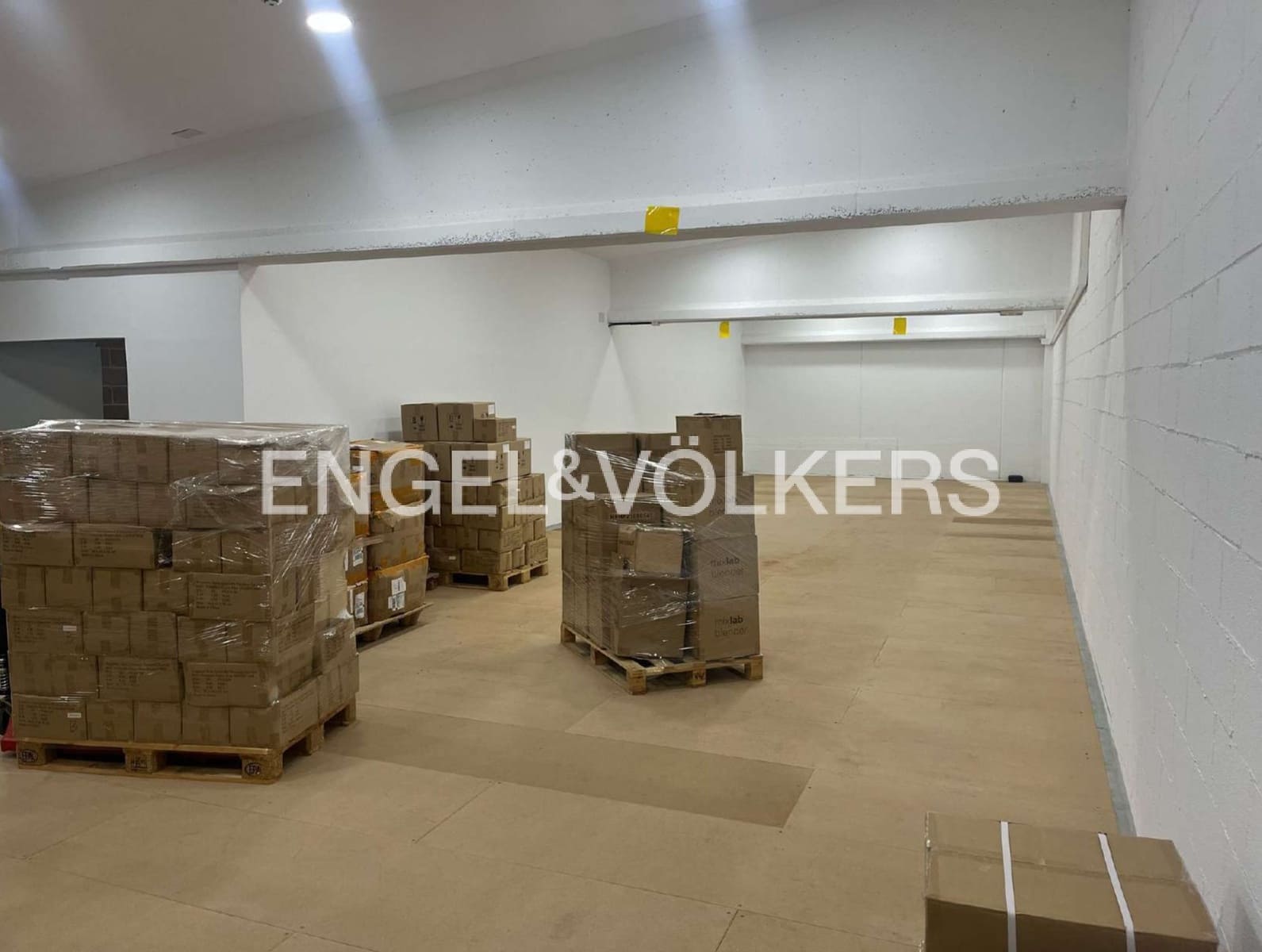 Erhverv til salg i Avinyonet de Puigventos med garage - € 550.000 (Ref: 9005632)