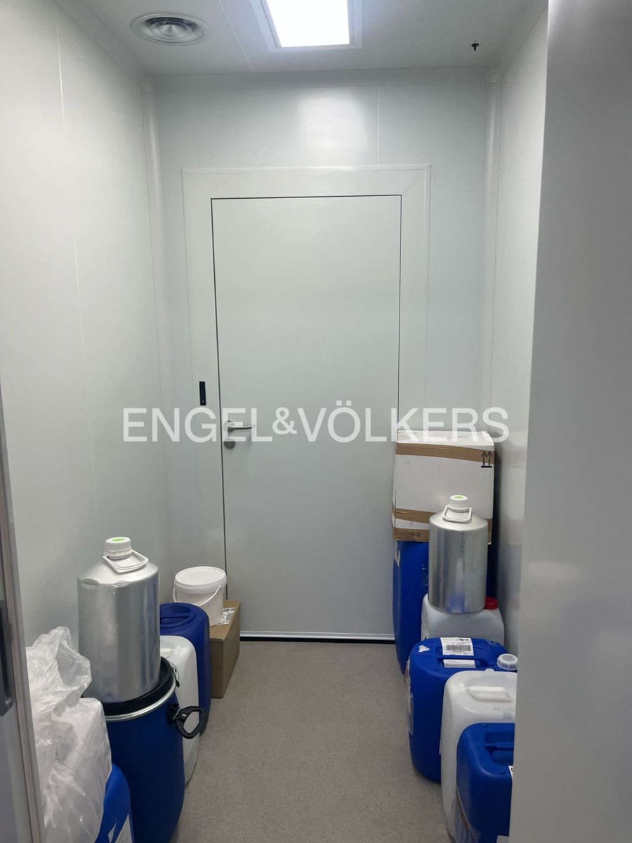 Erhverv til salg i Avinyonet de Puigventos med garage - € 550.000 (Ref: 9005632)