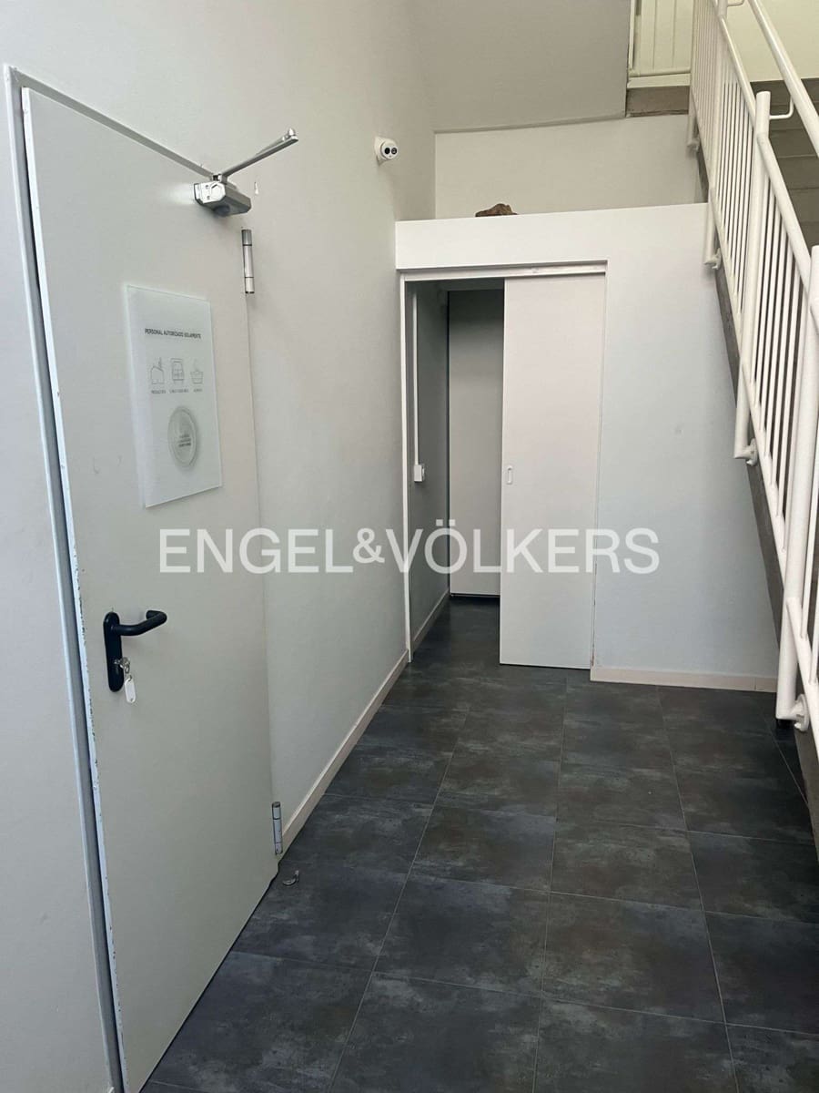 Erhverv til salg i Avinyonet de Puigventos med garage - € 550.000 (Ref: 9005632)