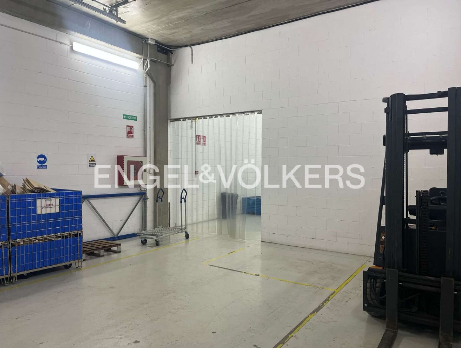 Erhverv til salg i Avinyonet de Puigventos med garage - € 550.000 (Ref: 9005632)