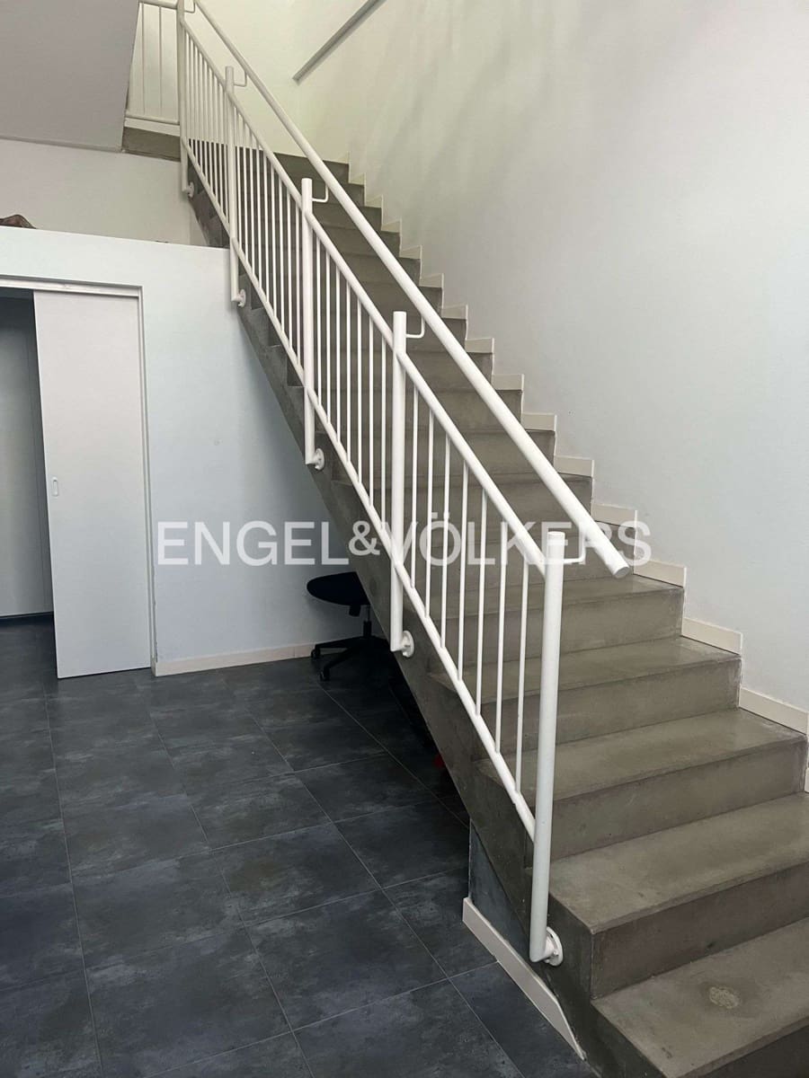 Erhverv til salg i Avinyonet de Puigventos med garage - € 550.000 (Ref: 9005632)