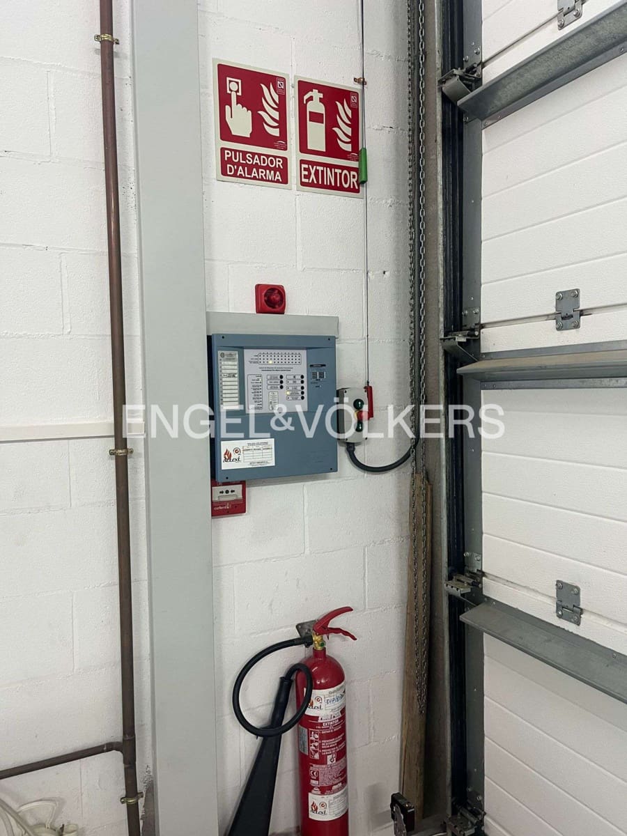 Erhverv til salg i Avinyonet de Puigventos med garage - € 550.000 (Ref: 9005632)