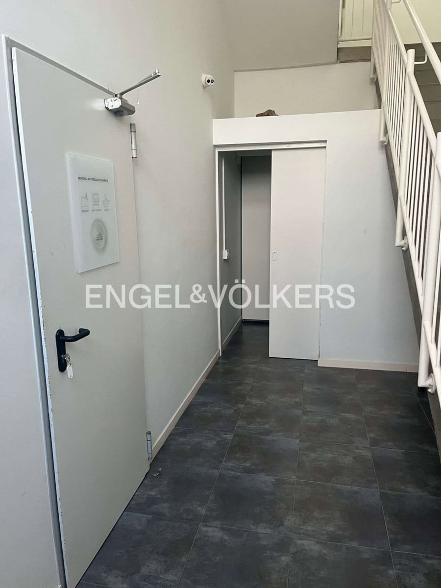 Kommersiell til salgs i Avinyonet de Puigventos med garasje - € 550 000 (Ref: 9005632)