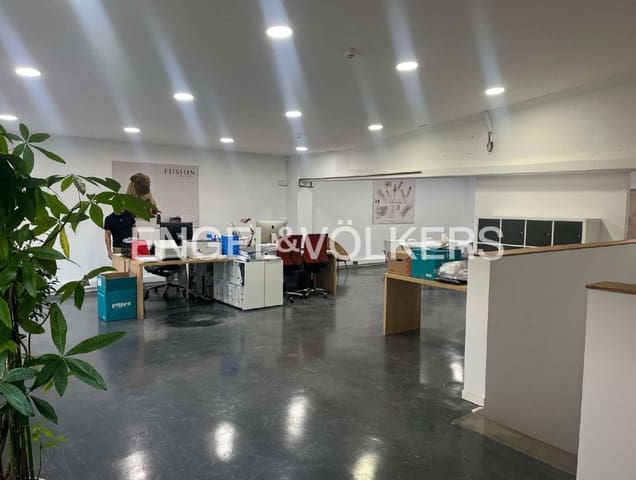 Commercial for sale in Avinyonet de Puigventós with garage - € 550,000 (Ref: 9005632)