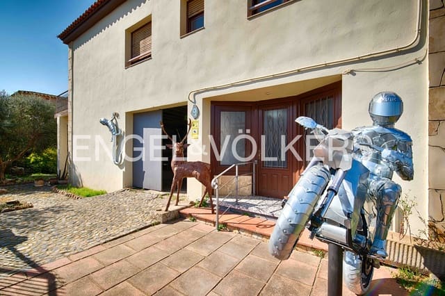 5 bedroom Bungalow for sale in Castelló d'Empúries with garage - € 355,000 (Ref: 9005633)