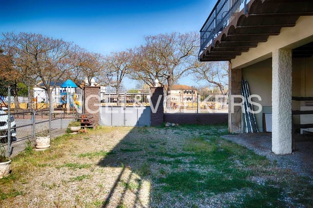 5 bedroom Bungalow for sale in Castelló d'Empúries with garage - € 355,000 (Ref: 9005633)