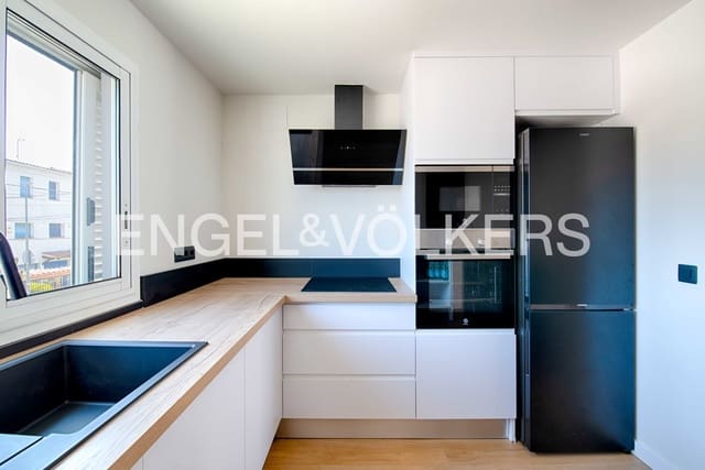 3 slaapkamer Rijtjeshuis te koop in Empuriabrava, Castelló d'Empúries met garage - € 449.000 (Ref: 9005634)