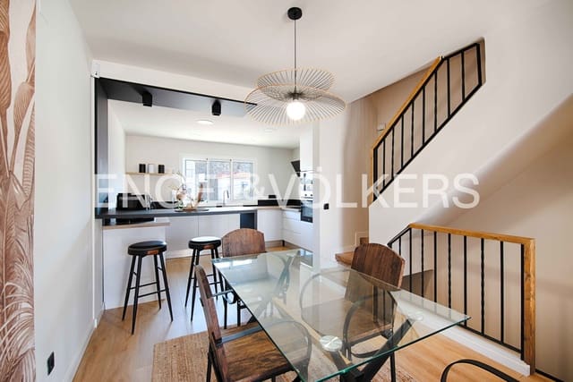3 slaapkamer Rijtjeshuis te koop in Empuriabrava, Castelló d'Empúries met garage - € 449.000 (Ref: 9005634)