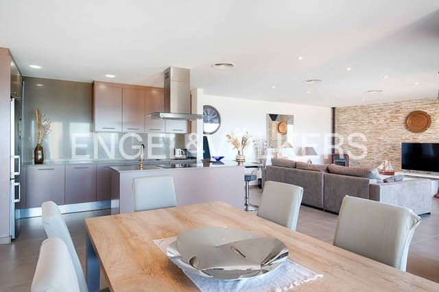 4 bedroom Villa for sale in Roses with pool garage - € 2,090,000 (Ref: 9005636)