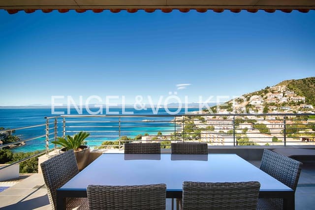 4 bedroom Villa for sale in Roses with pool garage - € 2,090,000 (Ref: 9005636)