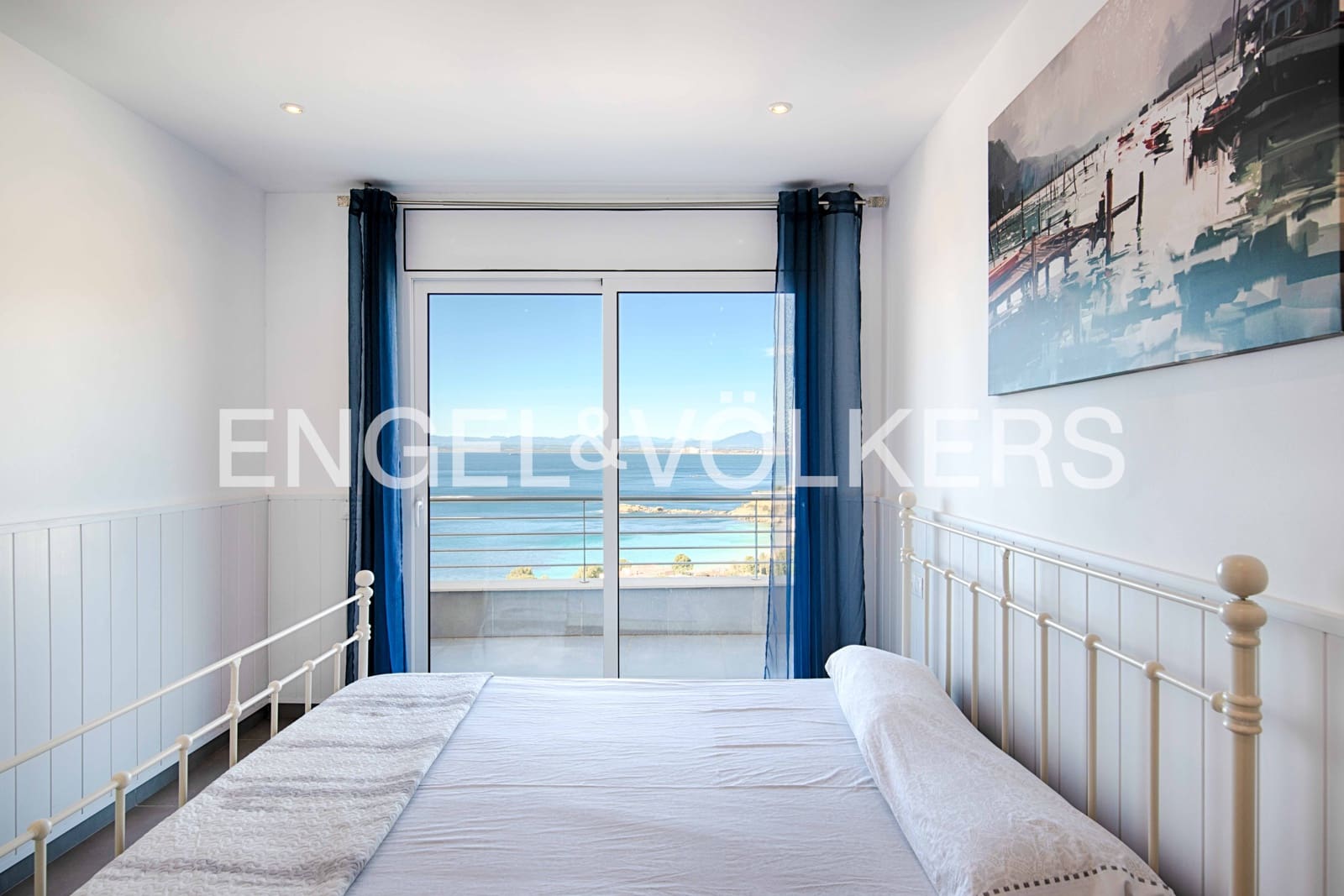 4 bedroom Villa for sale in Roses with pool garage - € 2,090,000 (Ref: 9005636)