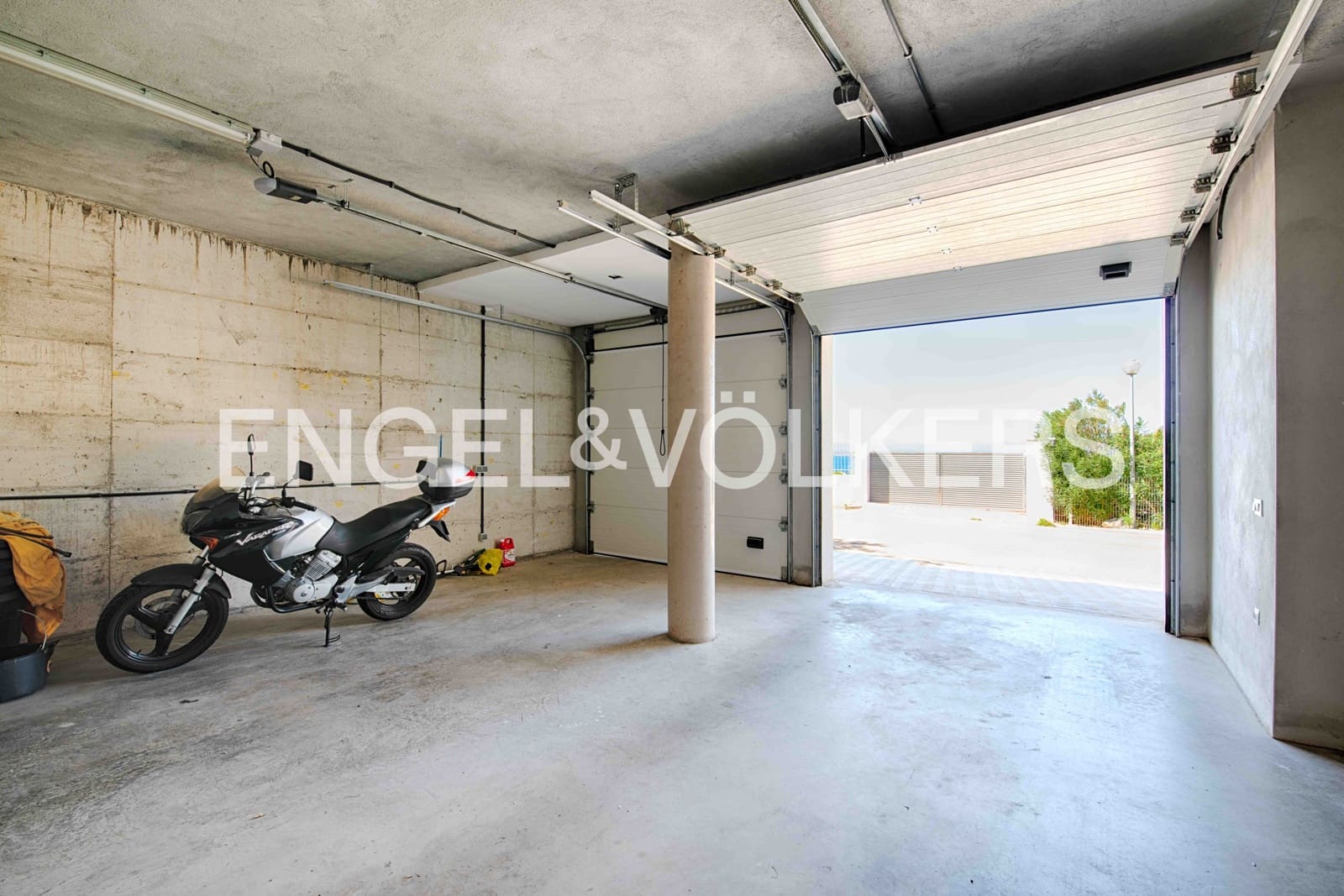 4 bedroom Villa for sale in Roses with pool garage - € 2,090,000 (Ref: 9005636)