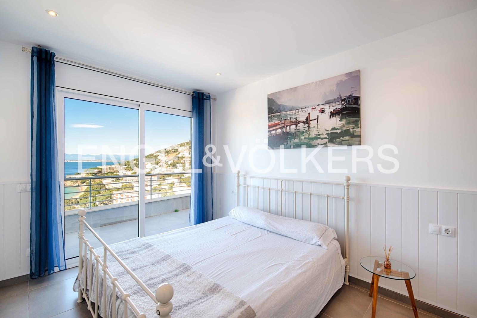 4 bedroom Villa for sale in Roses with pool garage - € 2,090,000 (Ref: 9005636)