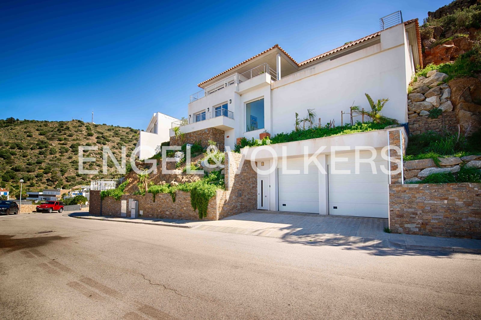 4 bedroom Villa for sale in Roses with pool garage - € 2,090,000 (Ref: 9005636)