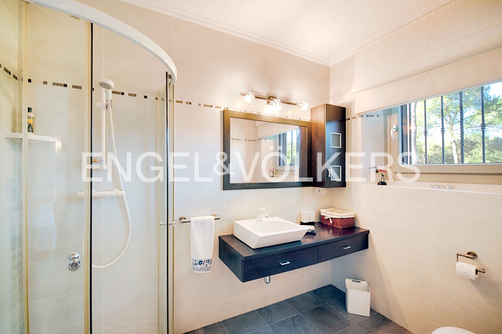 7 soveværelse Finca/Landehus til salg i Navata med swimmingpool garage - € 1.520.000 (Ref: 9005639)