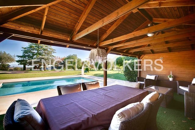 7 quarto Quinta/Casa Rural para venda em Navata com piscina garagem - 1 520 000 € (Ref: 9005639)