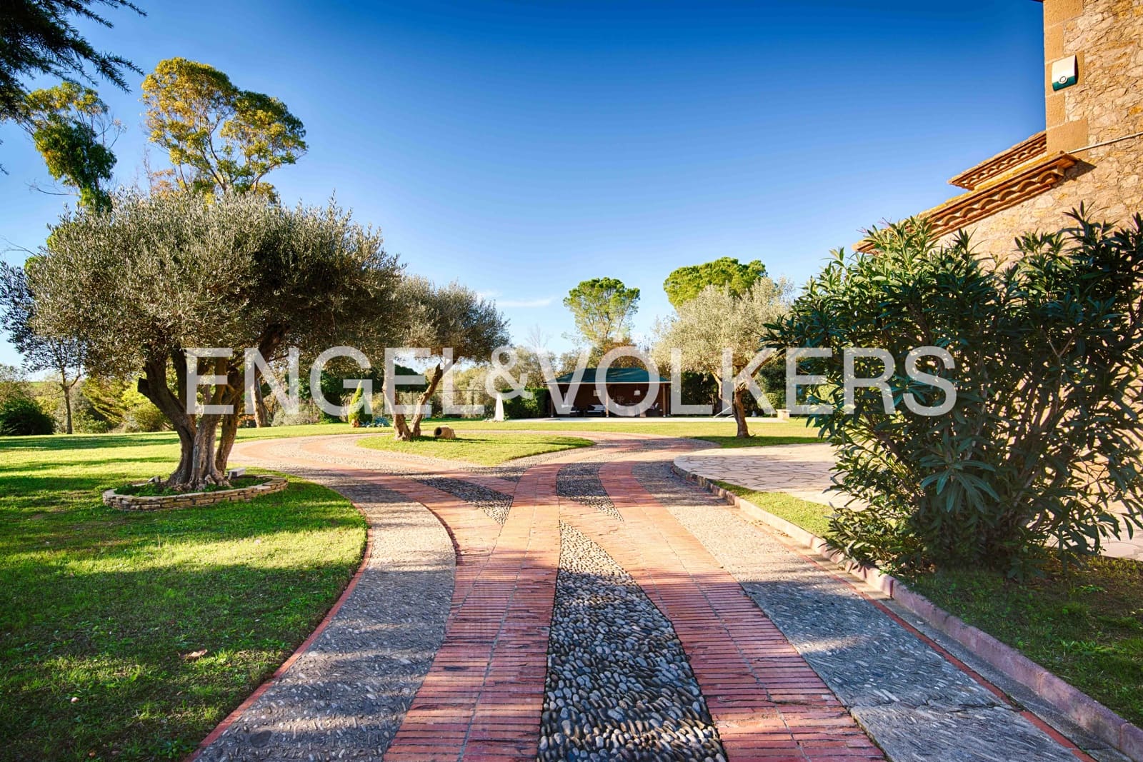 7 soveværelse Finca/Landehus til salg i Navata med swimmingpool garage - € 1.520.000 (Ref: 9005639)