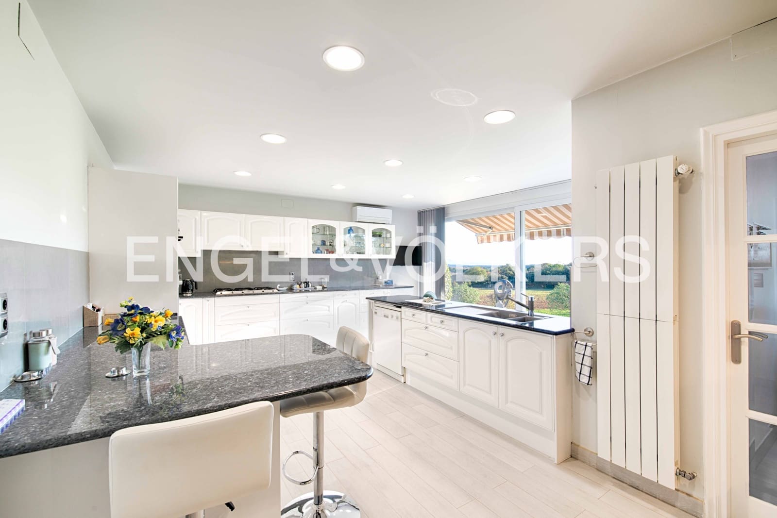 7 soveværelse Finca/Landehus til salg i Navata med swimmingpool garage - € 1.520.000 (Ref: 9005639)