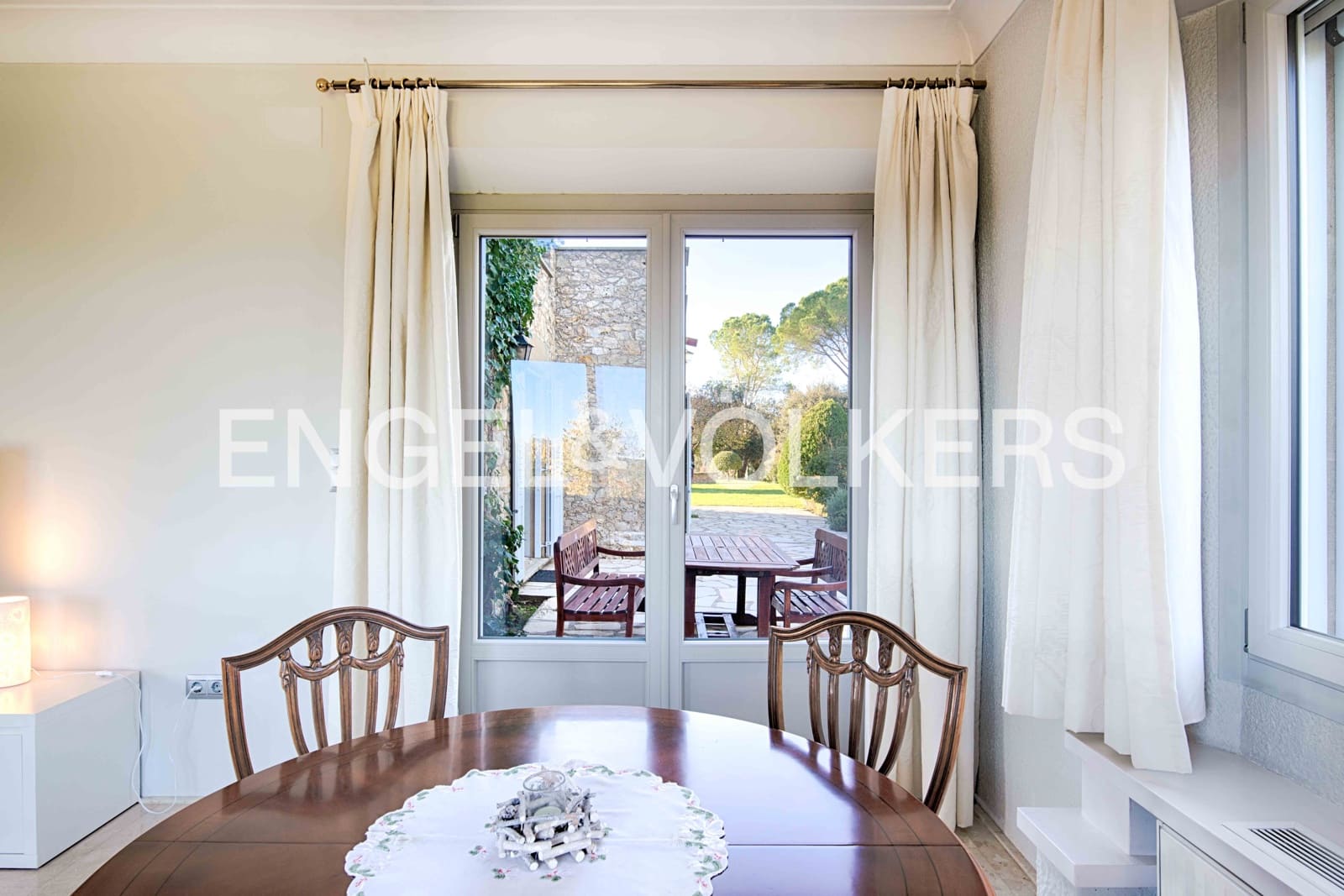 7 soveværelse Finca/Landehus til salg i Navata med swimmingpool garage - € 1.520.000 (Ref: 9005639)