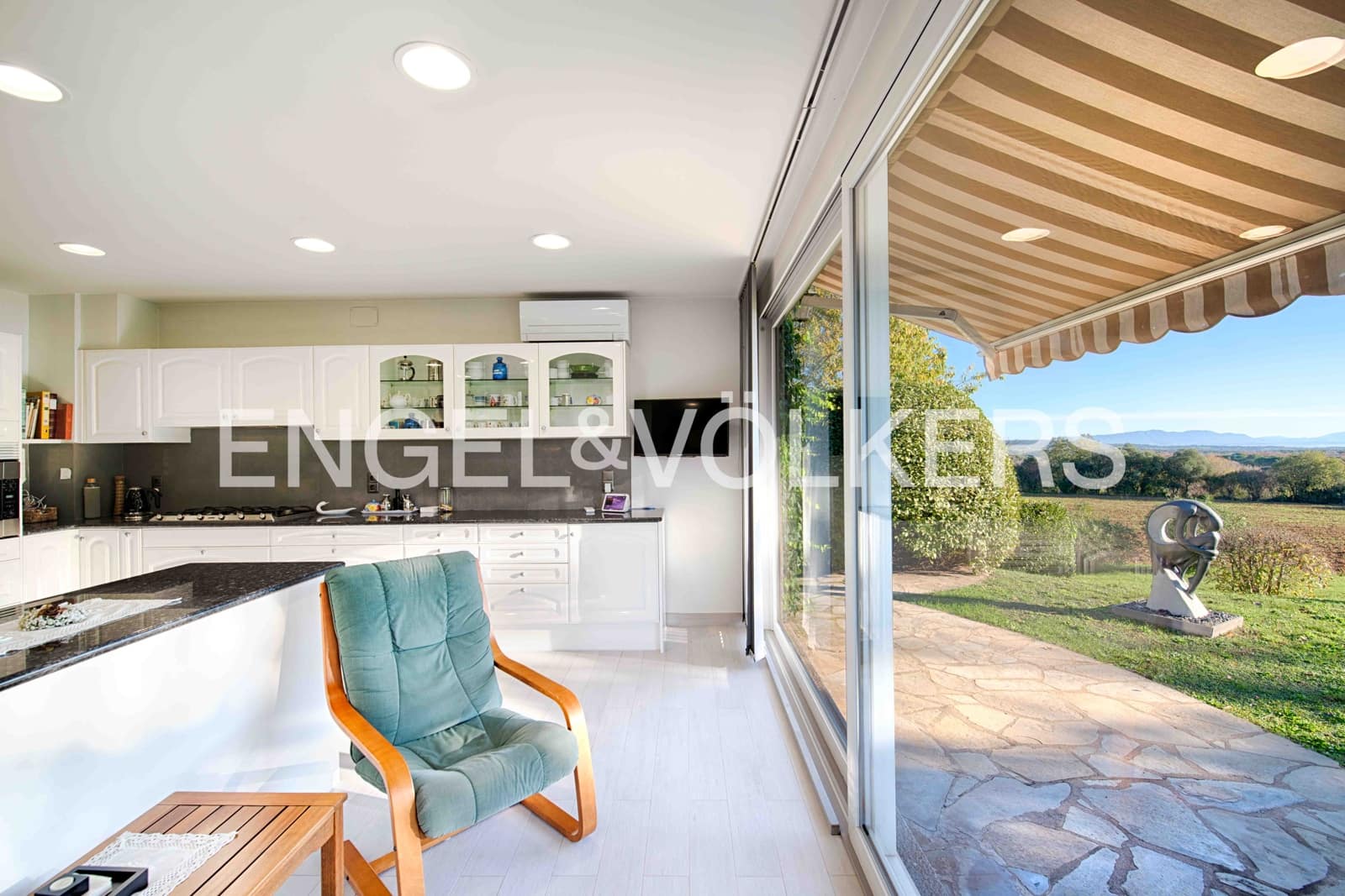 7 soveværelse Finca/Landehus til salg i Navata med swimmingpool garage - € 1.520.000 (Ref: 9005639)