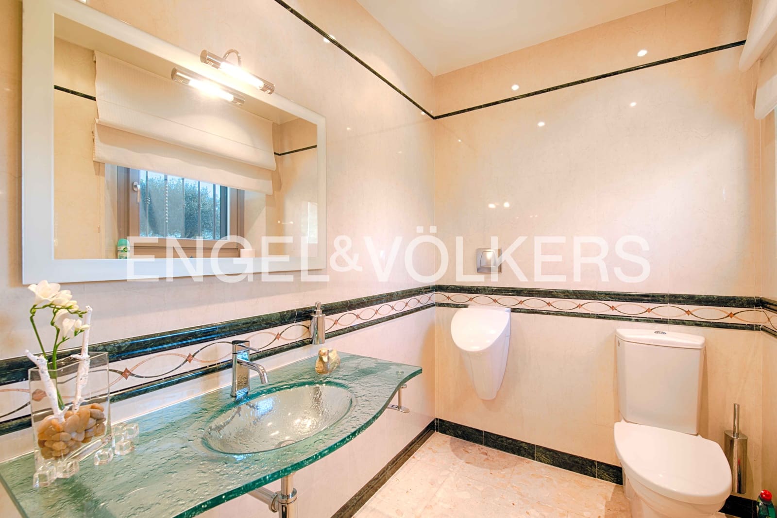 7 soveværelse Finca/Landehus til salg i Navata med swimmingpool garage - € 1.520.000 (Ref: 9005639)