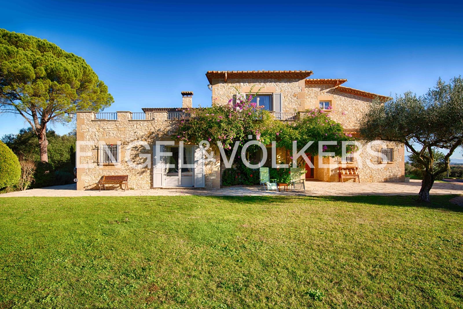 7 soveværelse Finca/Landehus til salg i Navata med swimmingpool garage - € 1.520.000 (Ref: 9005639)