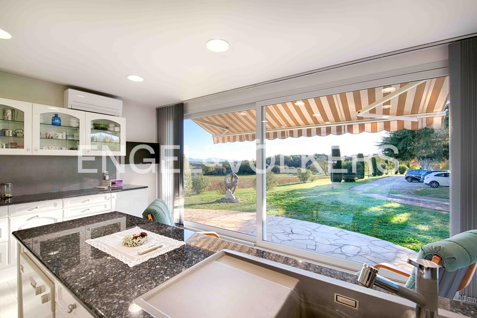 7 soveværelse Finca/Landehus til salg i Navata med swimmingpool garage - € 1.520.000 (Ref: 9005639)