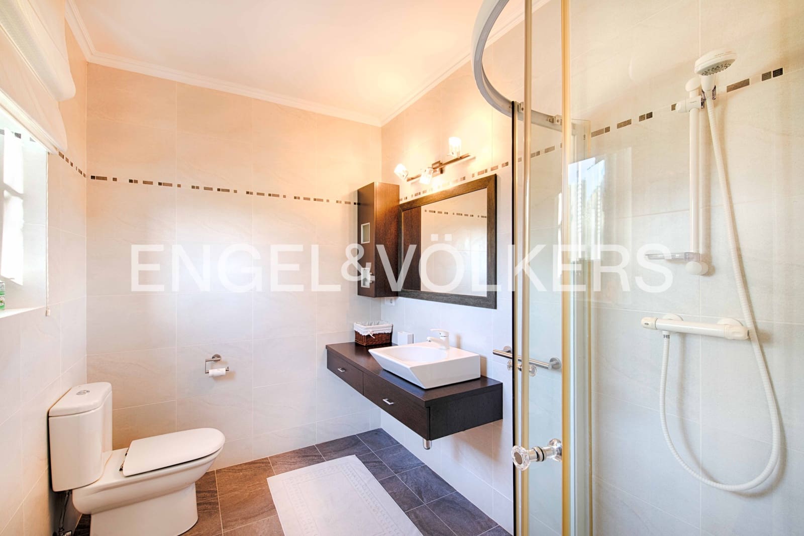 7 soveværelse Finca/Landehus til salg i Navata med swimmingpool garage - € 1.520.000 (Ref: 9005639)