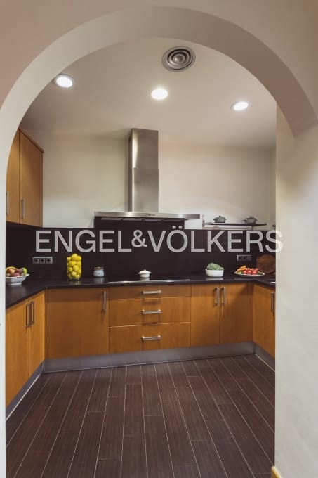 4 soveværelse Lejlighed til salg i Figueres med garage - € 450.000 (Ref: 9005640)