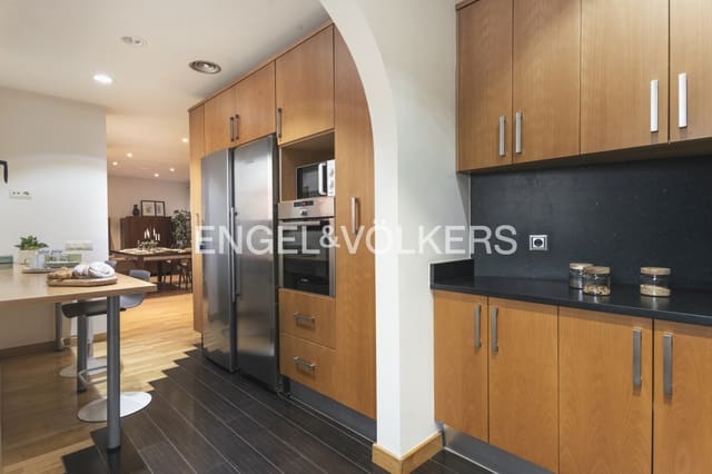 Apartamento de 4 habitaciones en Figueres en venta con garaje - 450.000 € (Ref: 9005640)