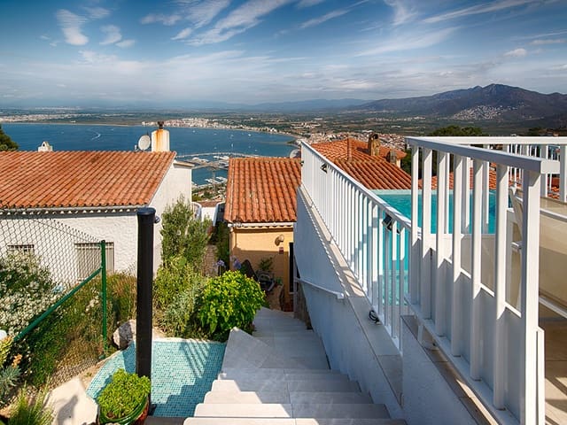 3 soverom Villa til salgs i Roses med svømmebasseng garasje - € 535 000 (Ref: 9005646)