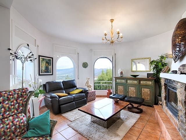 3 soverom Villa til salgs i Roses med svømmebasseng garasje - € 535 000 (Ref: 9005646)