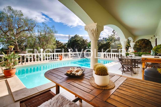 6 bedroom Villa for sale in Roses with pool garage - € 785,000 (Ref: 9005652)