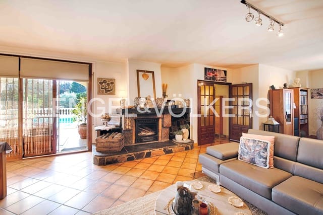 6 chambre Villa/Maison à vendre à Roses avec piscine garage - 785 000 € (Ref: 9005652)