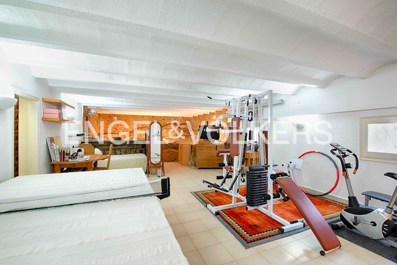 6 bedroom Villa for sale in Roses with pool garage - € 785,000 (Ref: 9005652)