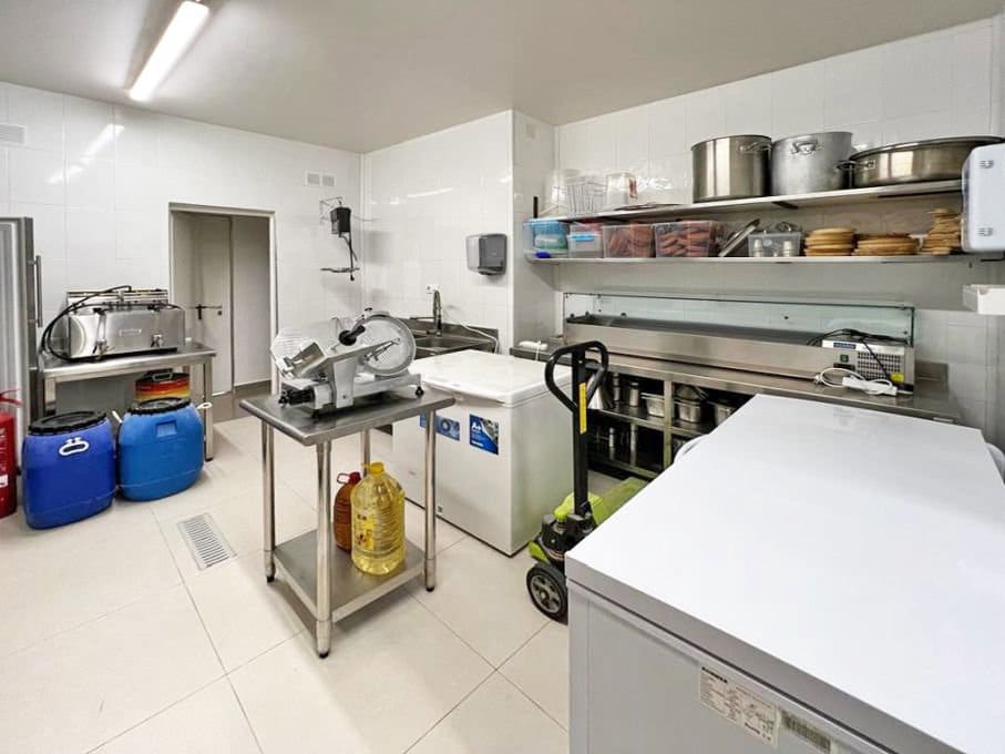 Local Commercial à vendre à Roses - 435 000 € (Ref: 9005656)