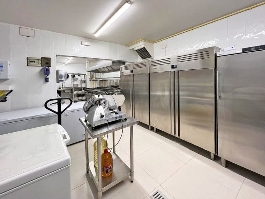 Local Commercial à vendre à Roses - 435 000 € (Ref: 9005656)