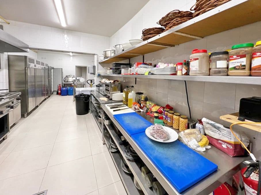 Local Commercial à vendre à Roses - 435 000 € (Ref: 9005656)