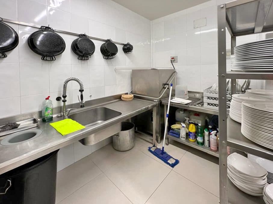 Local Commercial à vendre à Roses - 435 000 € (Ref: 9005656)