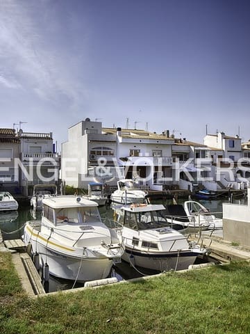 3 soveværelse Byhus til salg i Empuriabrava, Castelló d'Empúries med garage - € 465.000 (Ref: 9005661)