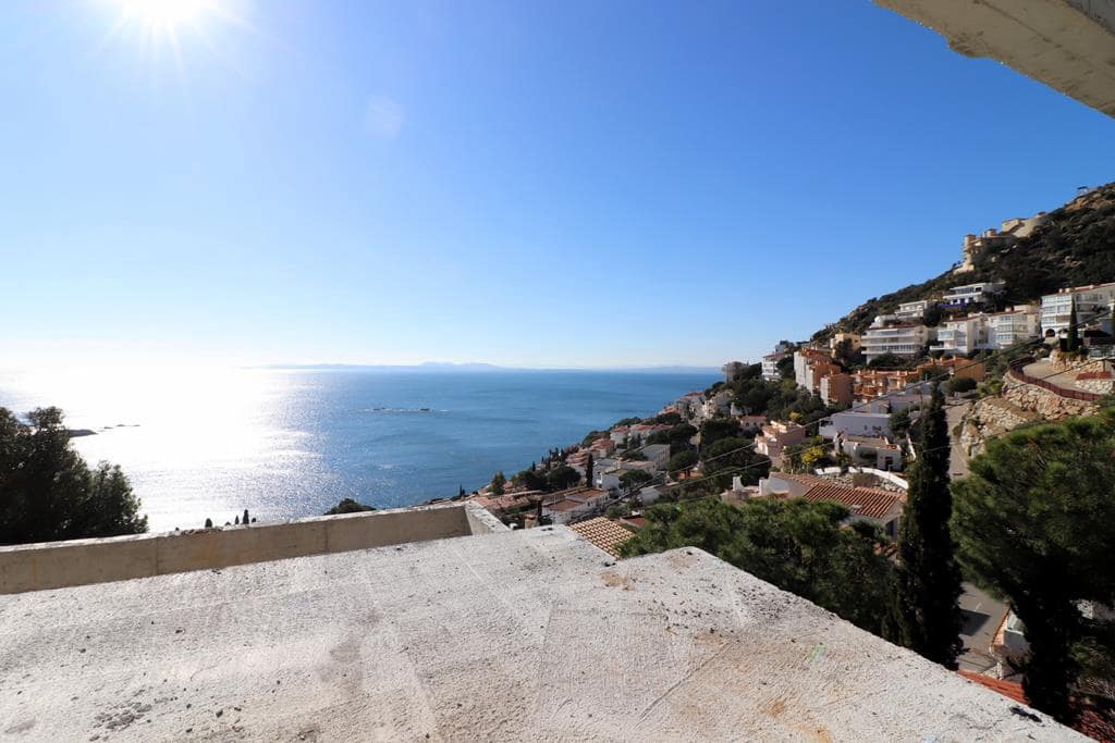 4 soveværelse Villa til salg i Roses med swimmingpool garage - € 1.045.000 (Ref: 9005665)